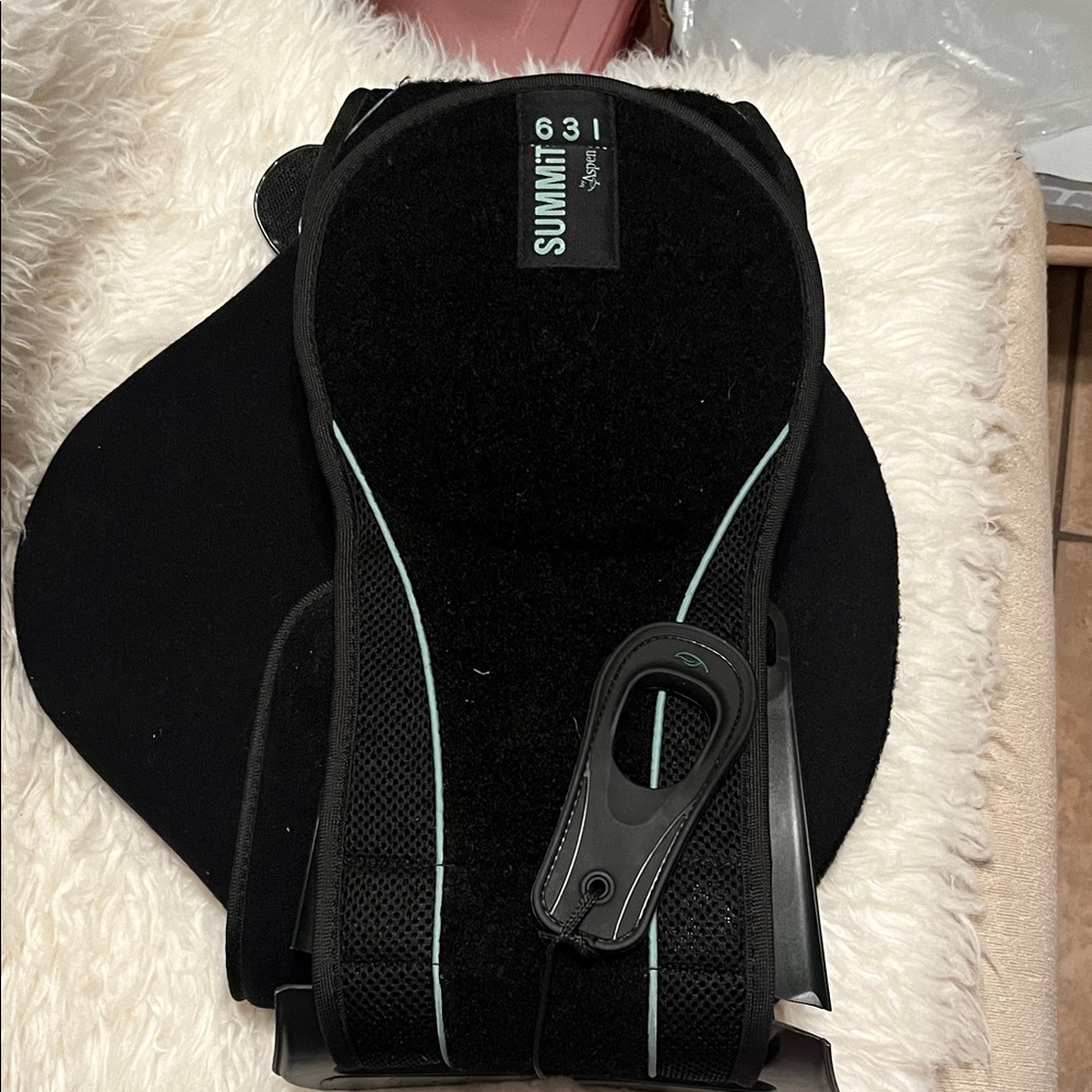 Aspen 361 Summit Black Back Brace
